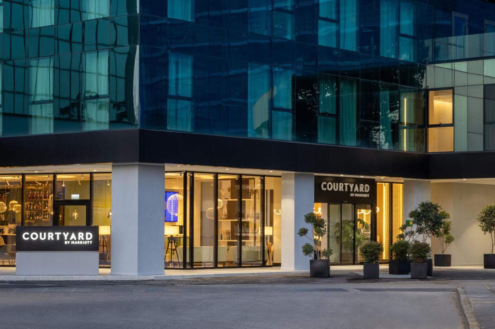 Courtyard By Marriott Milano Linate Hotel Exterior photo