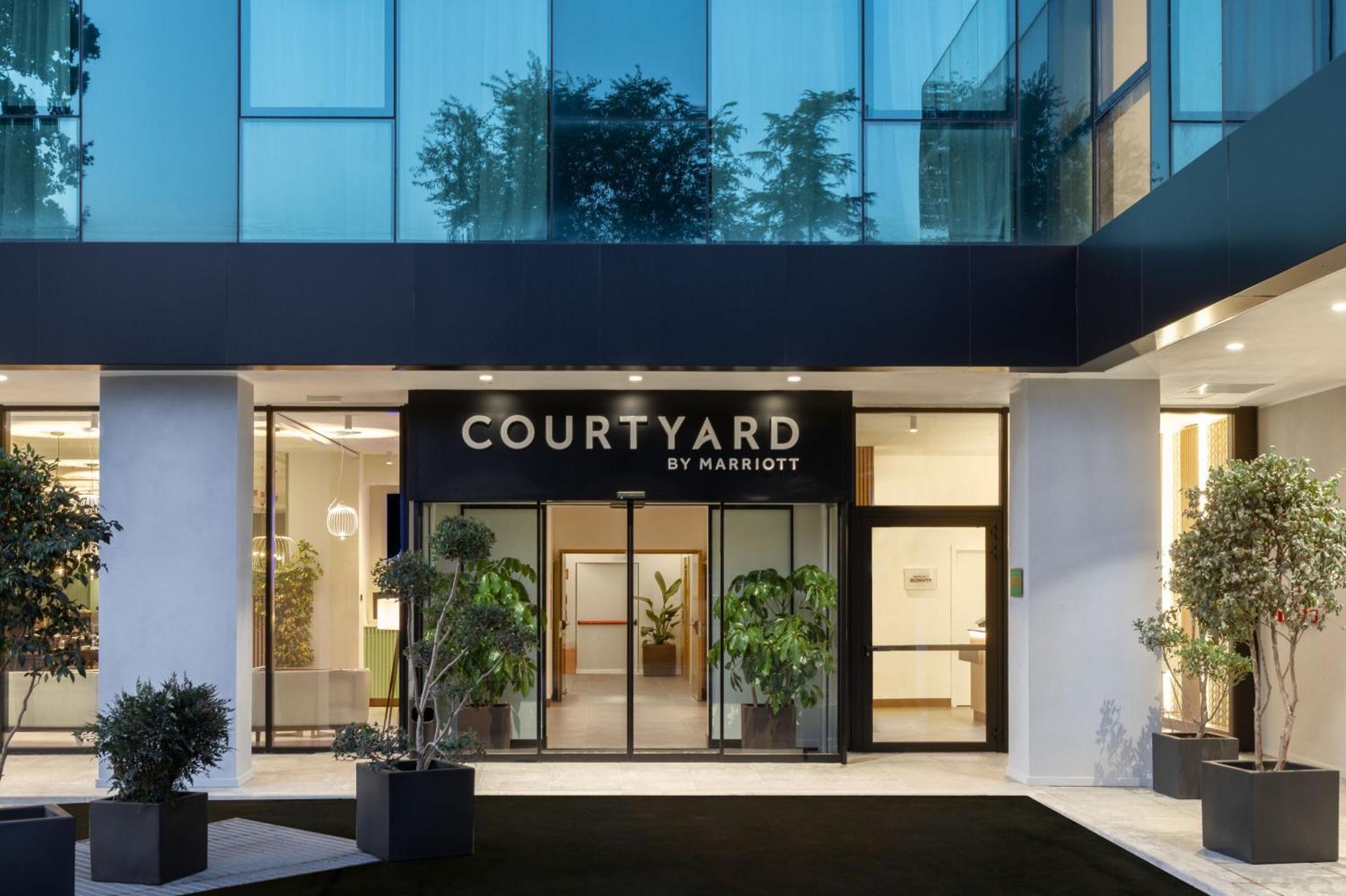 Courtyard By Marriott Milano Linate Hotel Exterior photo